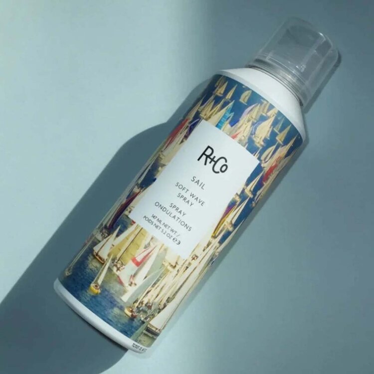 R+Co Sail | Soft Wave Spray (147ml/5.2oz) - Soft Texture and Natural Beach Waves