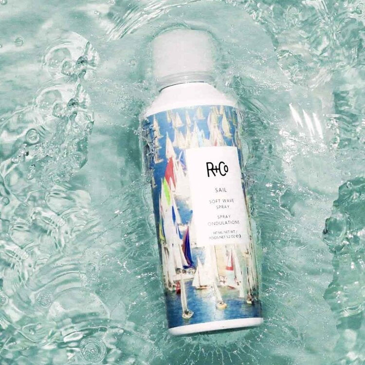 R+Co Sail | Spray Ondulations (147ml/5.2oz) - Texture Souple et Effet Plage Naturel