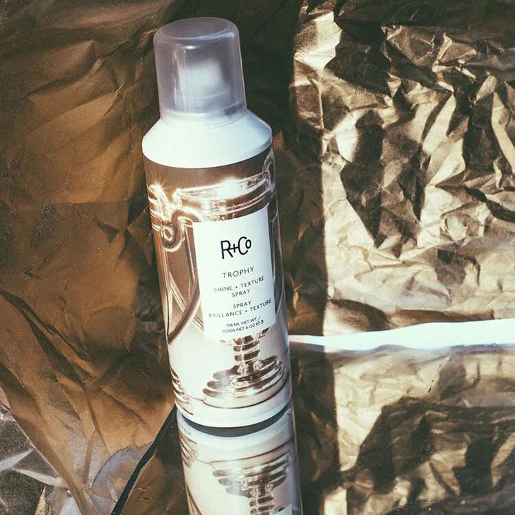 R+Co Trophy | Spray Brillance + Texture - Finition Légère et Effet Texturisé