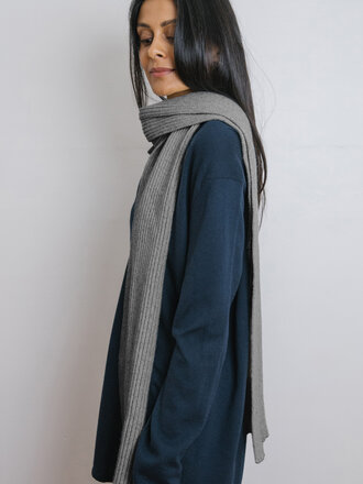 Carolyn Ferreira CAROLYN FERREIRA RIBBED CASHMERE SCARF STONE