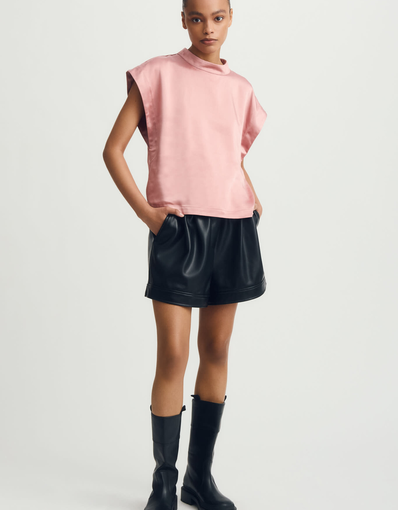 Mélissa Nepton Julian