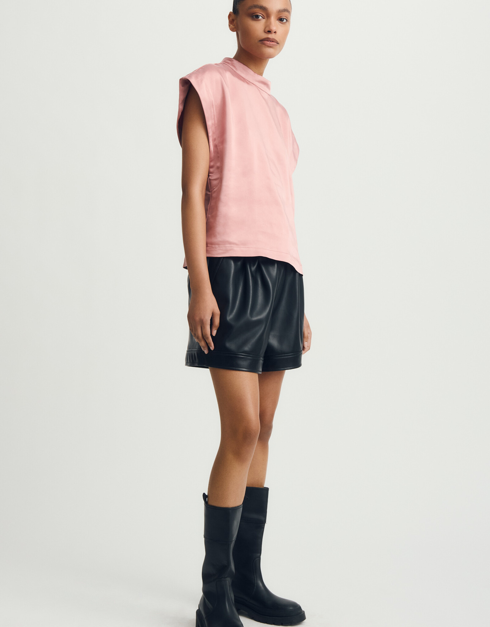 Mélissa Nepton Julian