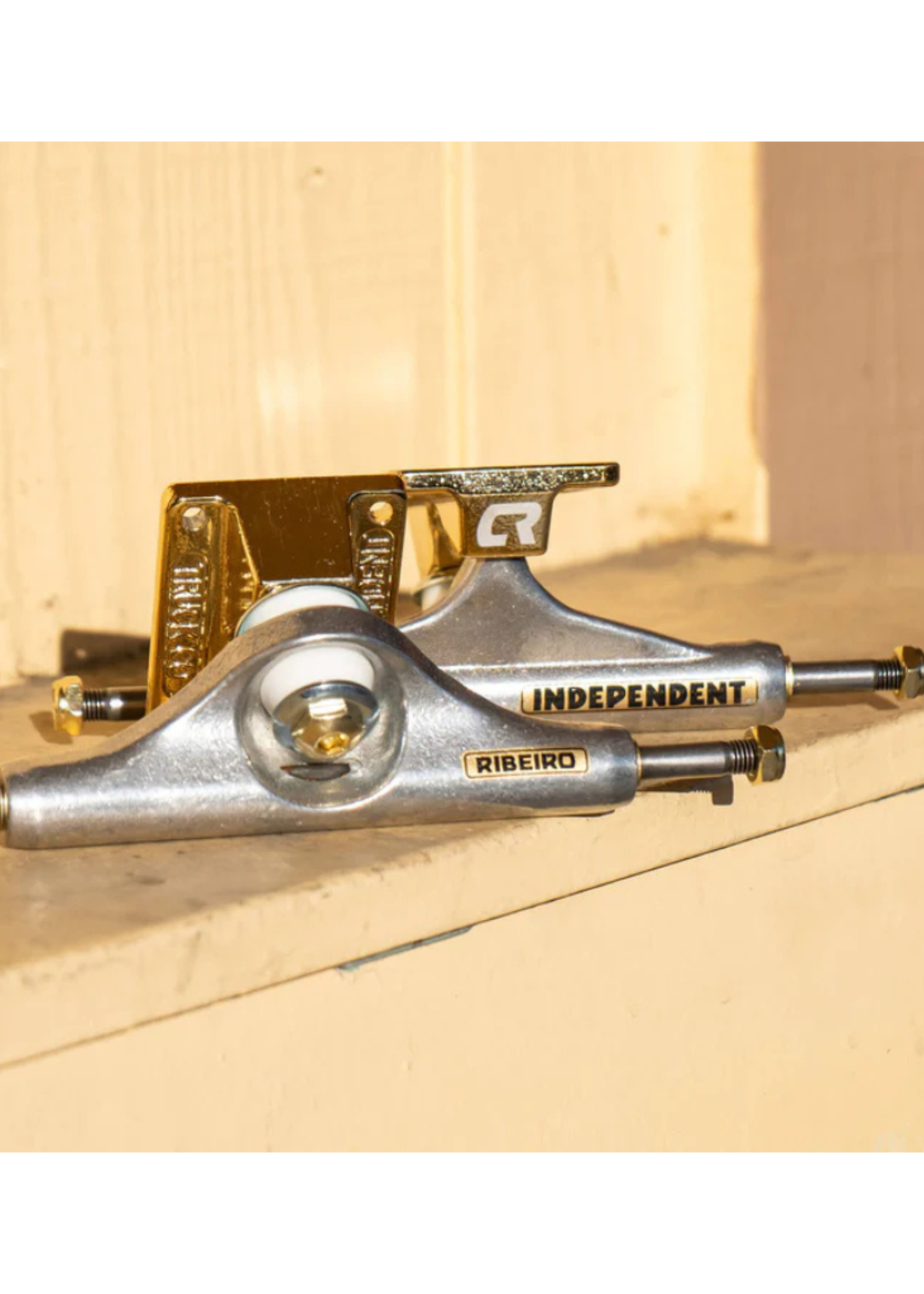 Independent Indy Stage 11 Carlos Ribeiro Mid Pro Skateboard Truck