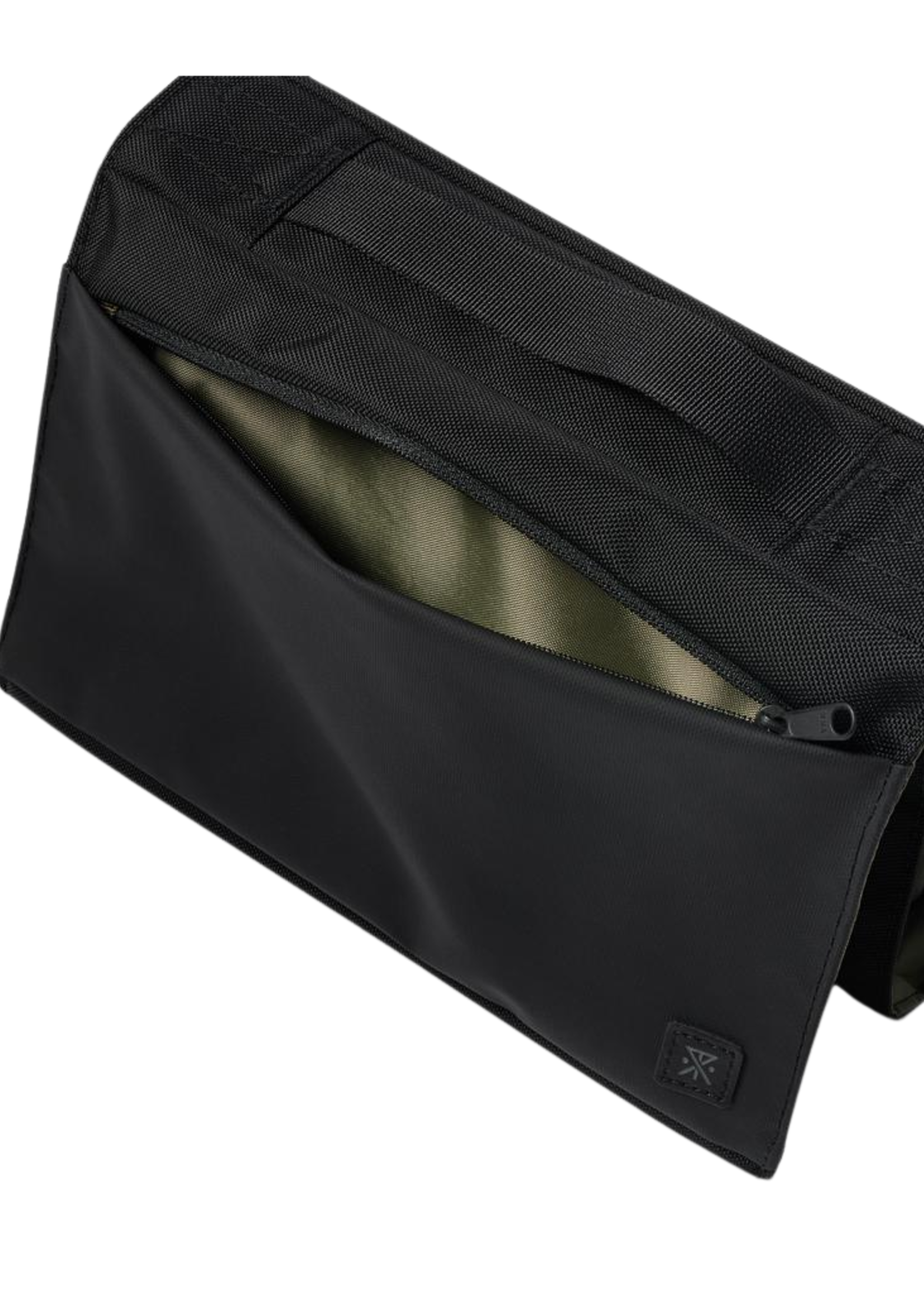 Roark Travel Roll Pouch