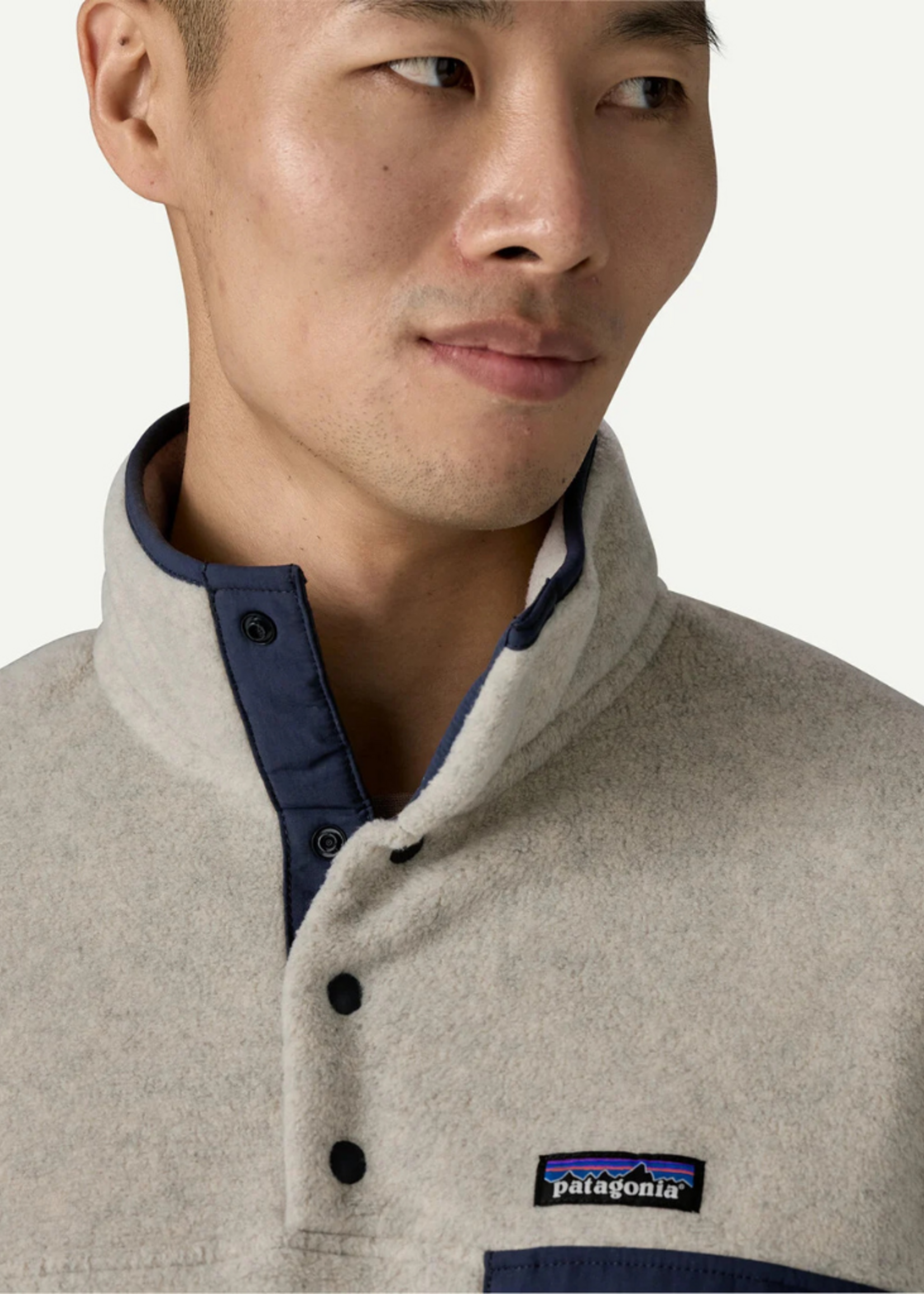 Patagonia M's Lightweight Synchilla Snap-T Pullover | Oatmeal Heather w/ Smolder Blue