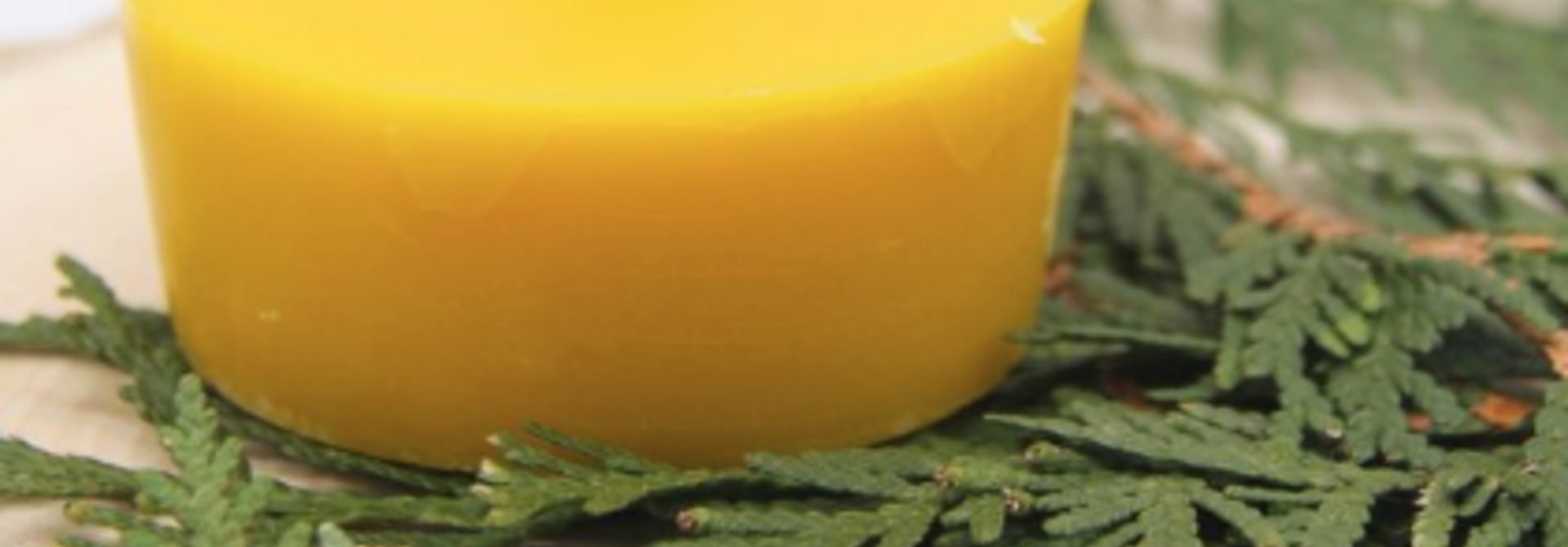 chandelles à la cire d’abeille et sève de sapin baumier