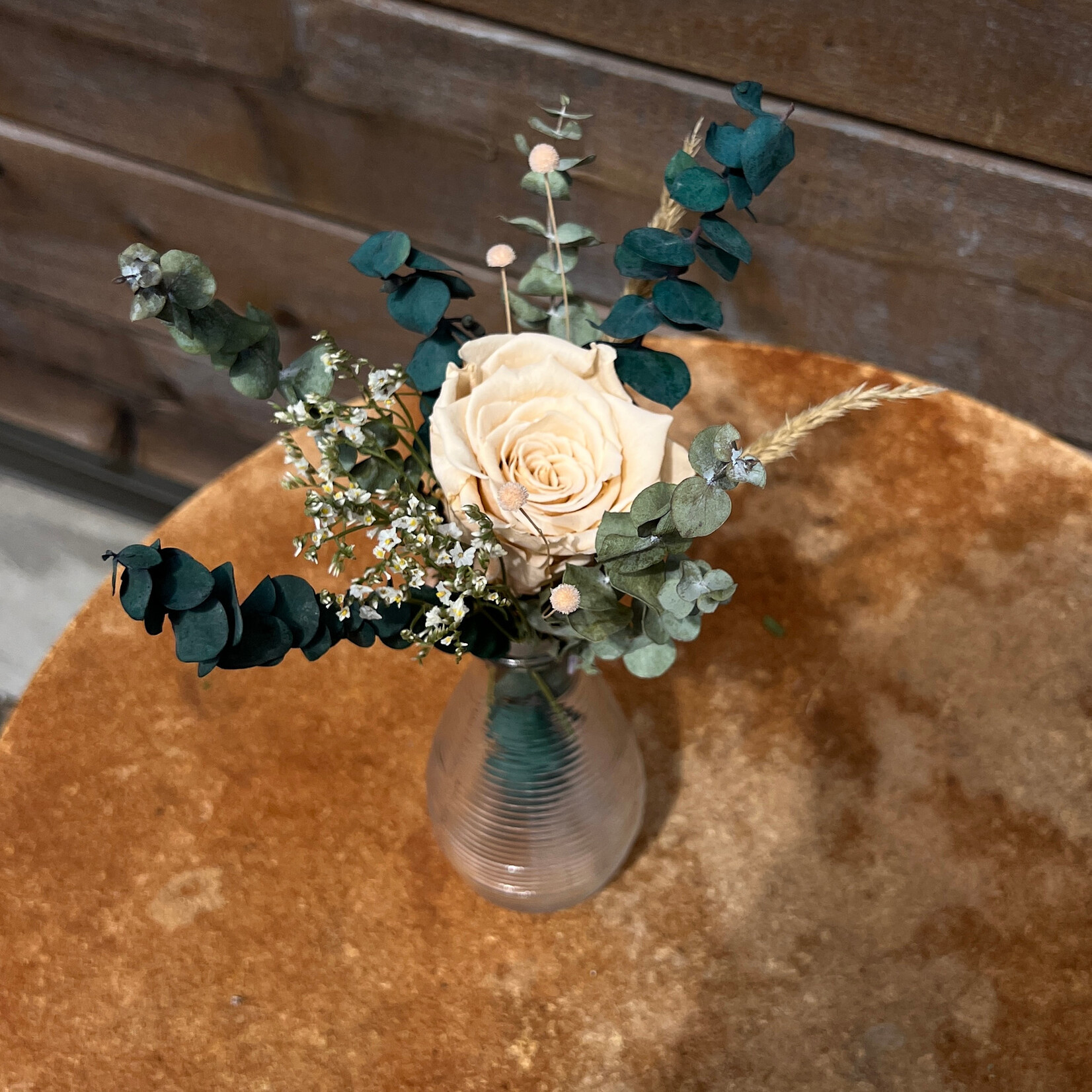 Maison Forêt Fleurs séchées et rose éternelle en vase ( RE2)