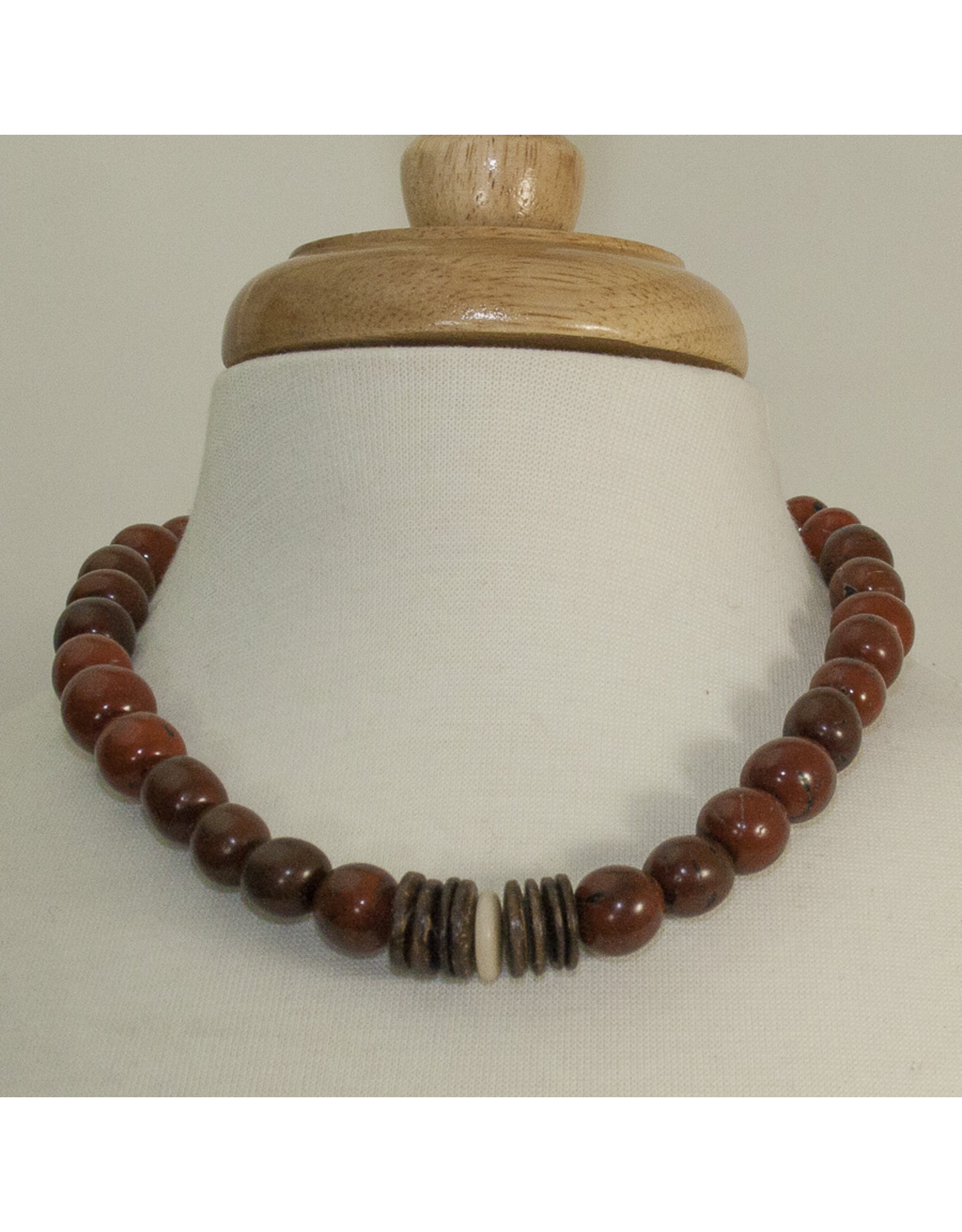 Su Placer Pambil and Cocoa Necklace