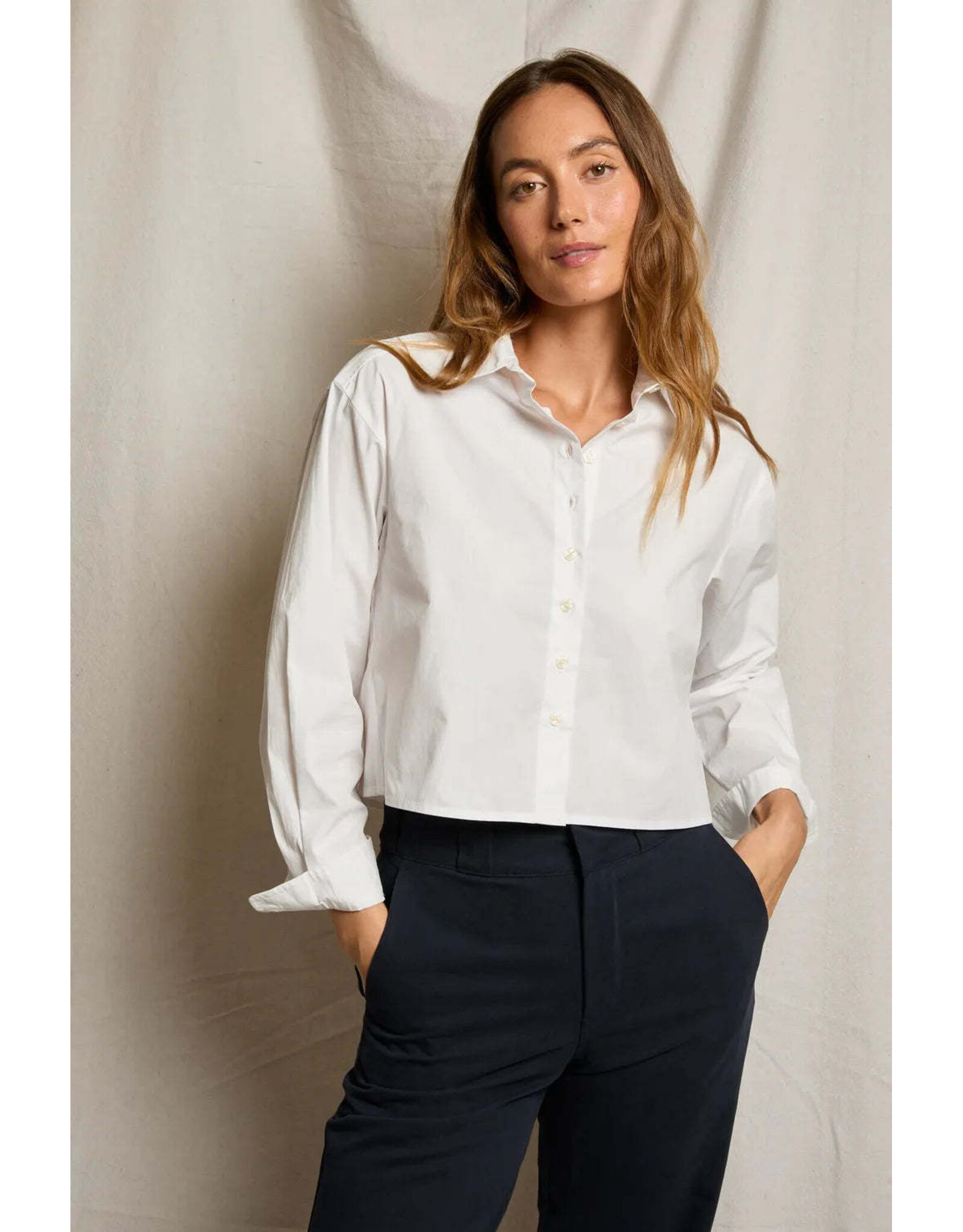 PeRFECT WHITE TEE PWT Naomi Button Down