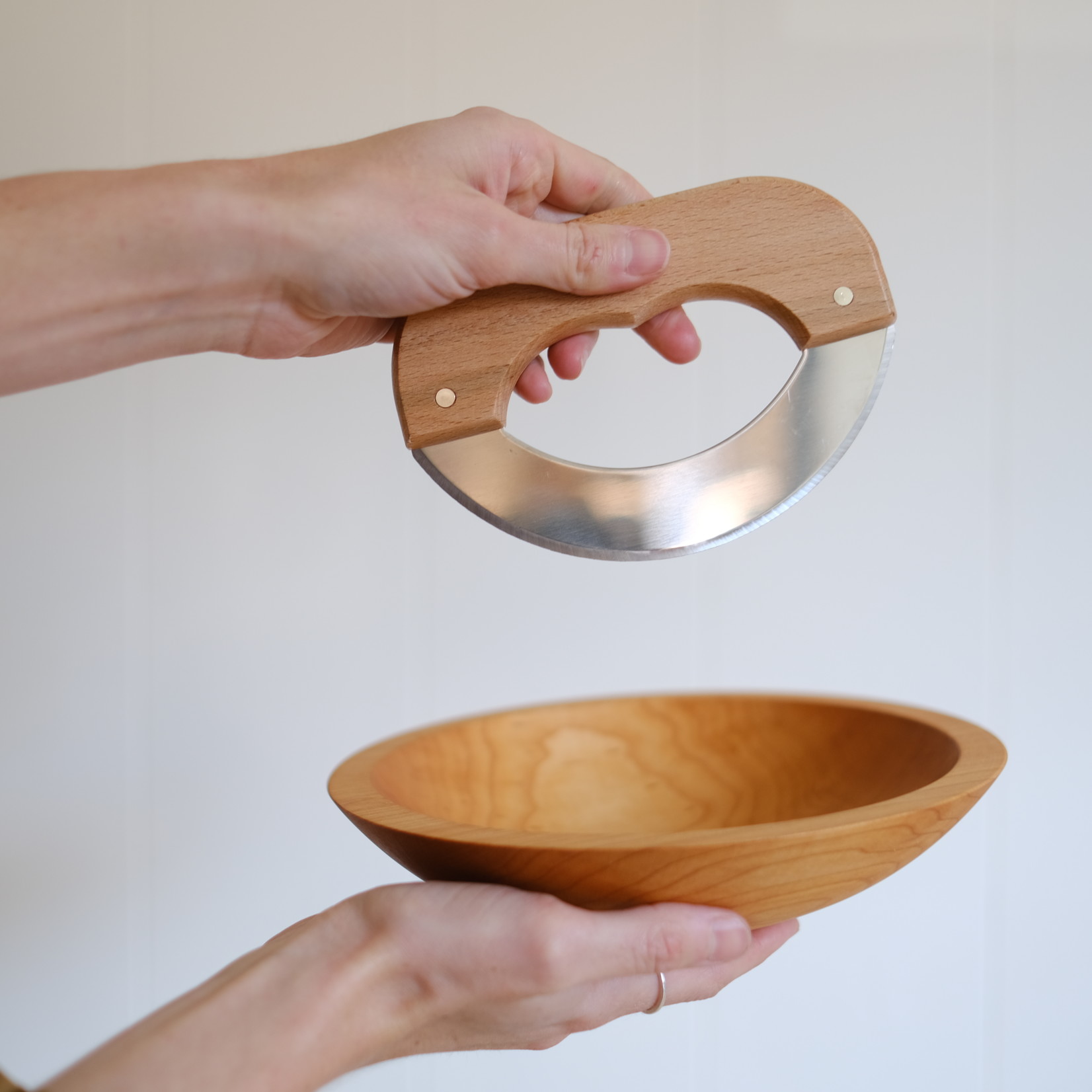 Wood Chopping Bowl EZ to Hold FREE Mezzaluna 