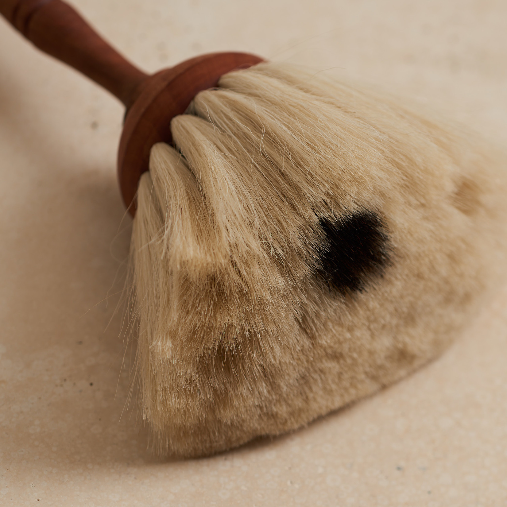 Brush with long handle, white goat hair, 14 mm Brushes