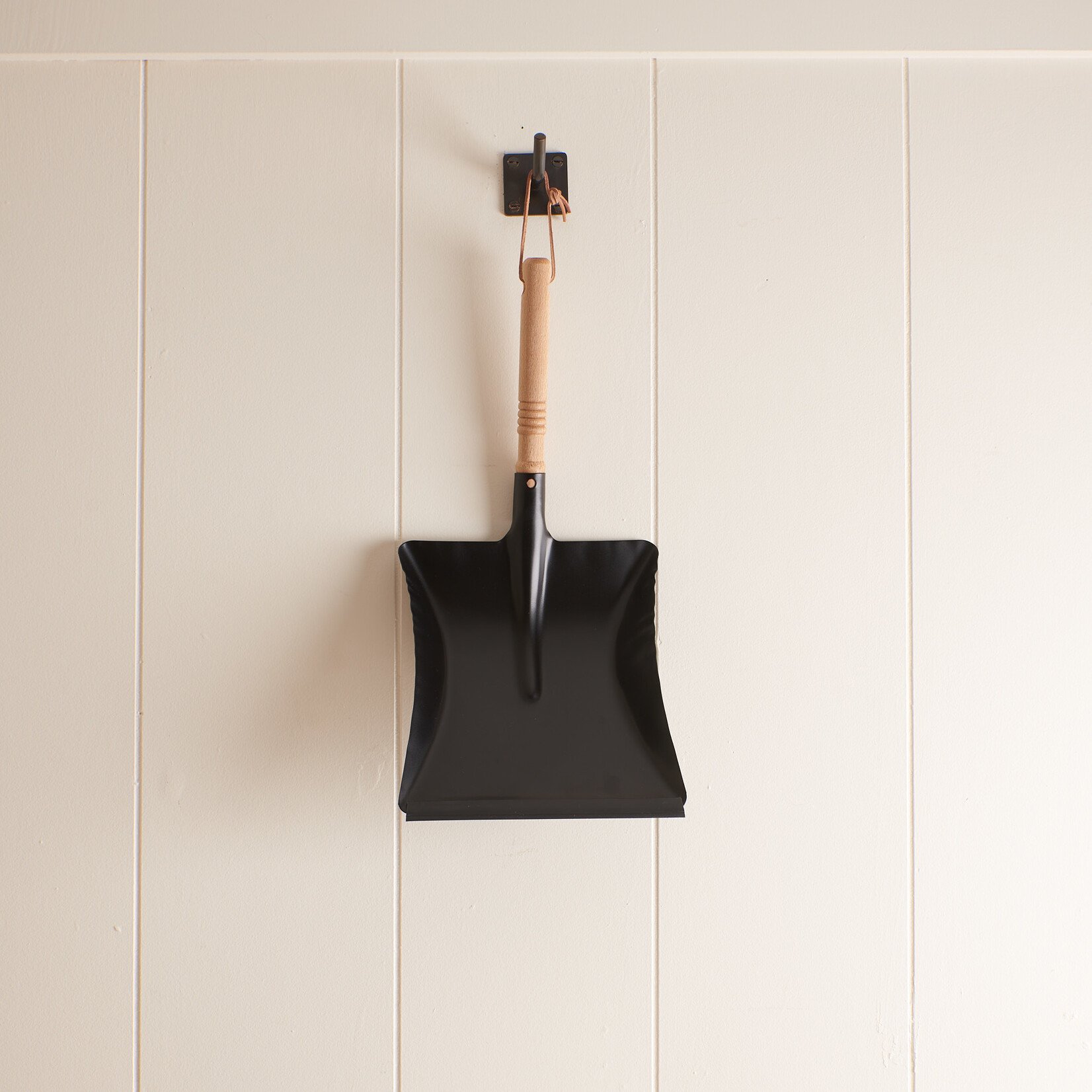 Metal Dust pan - black