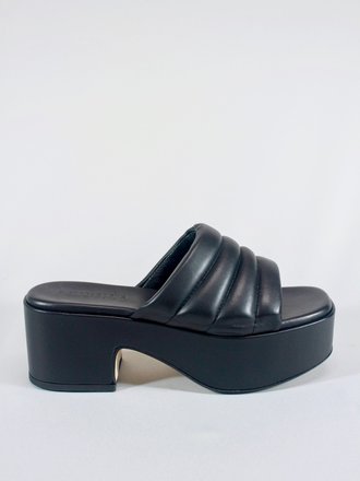 Sister x Soeur Fiona