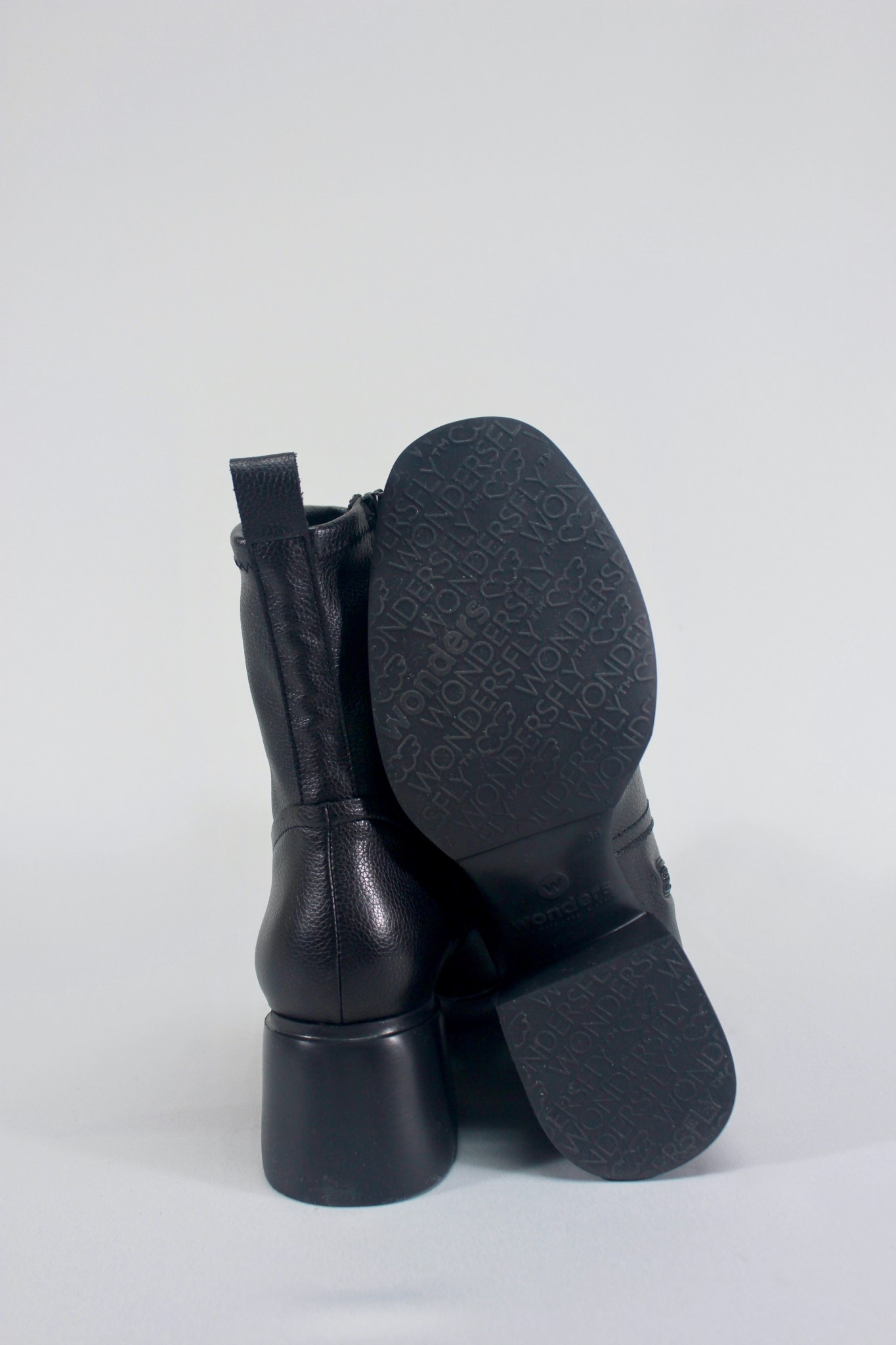 Wonders fly shop boots