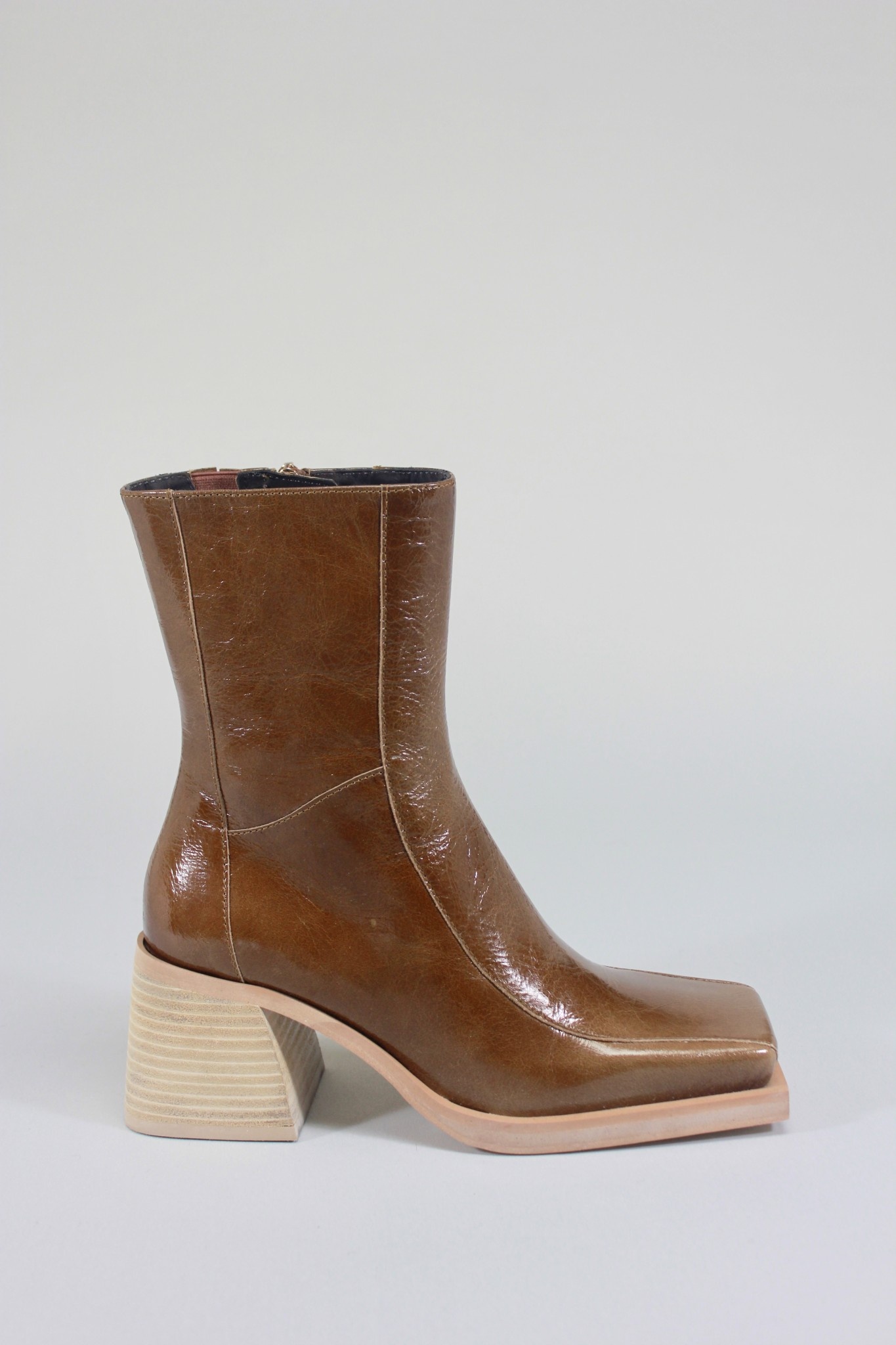 Feners Capvespre Boot Cafe Patent Leather Footloose Shoes