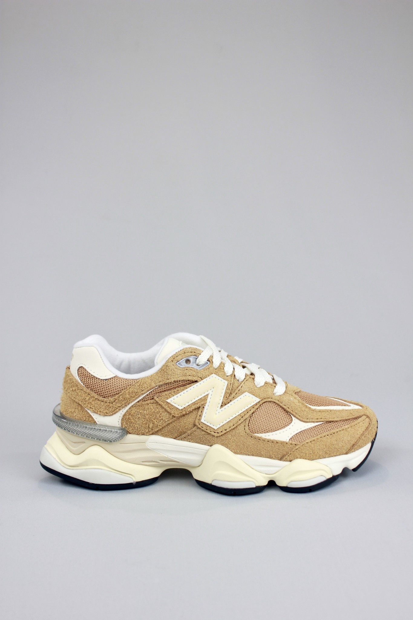New Balance 9060 グレー/ホワイト New Balance 9060 