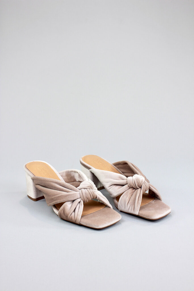 Shoe the Bear by Woden Carla