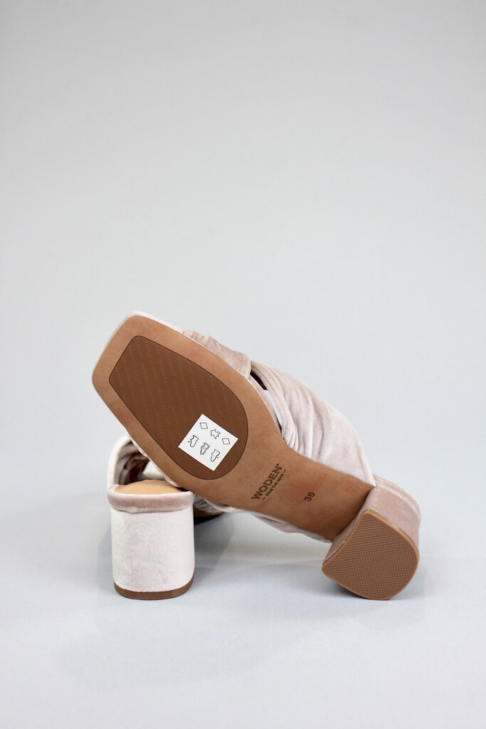 Shoe the Bear by Woden Carla