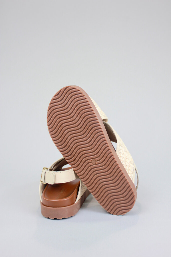 Sister x Soeur Amari