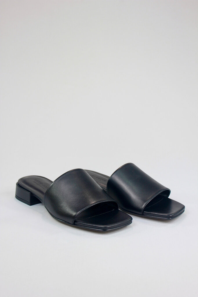 Sister x Soeur Bobby