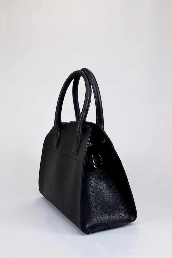 Sister x Soeur Teagan