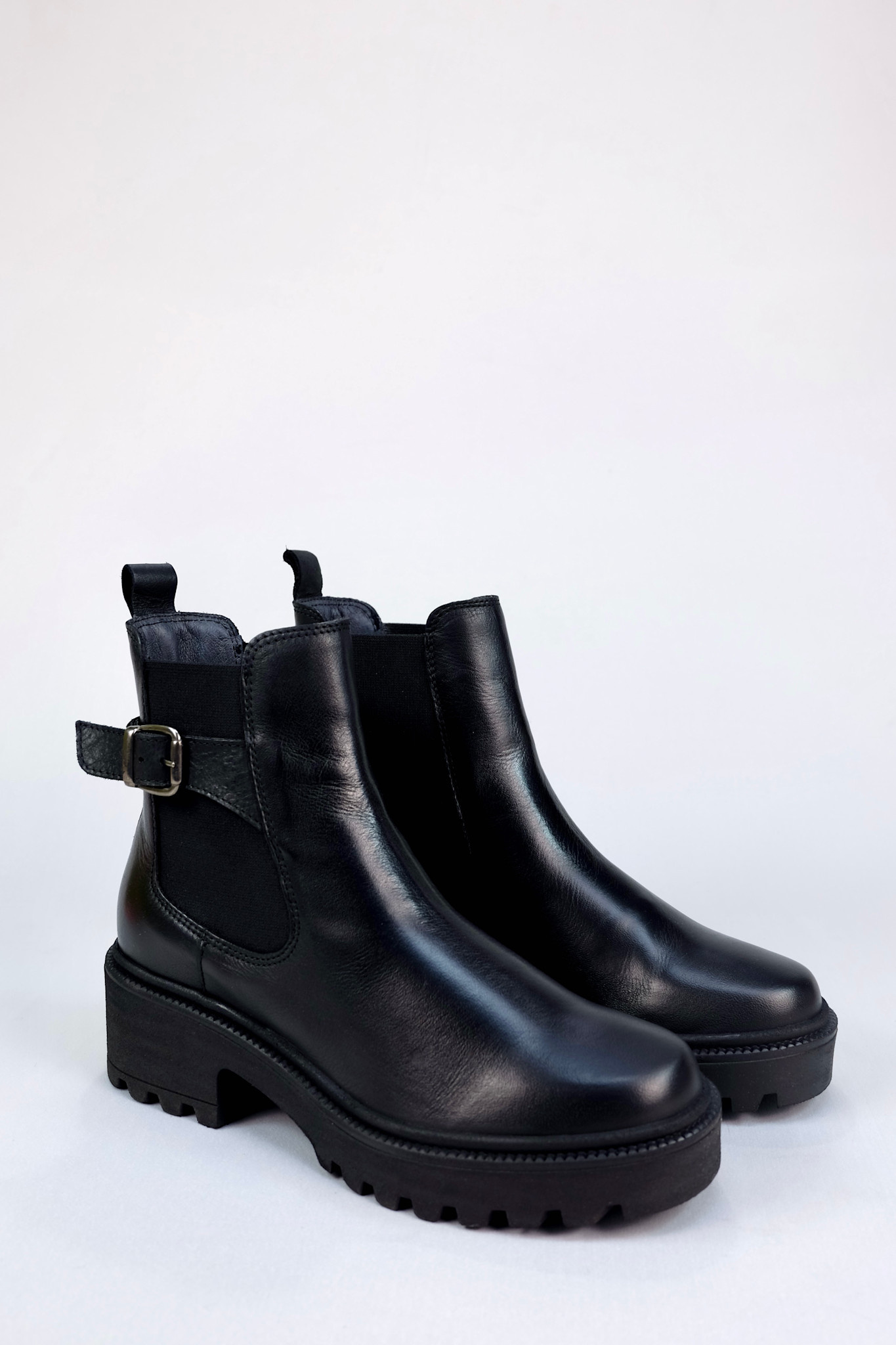 靴 I06166 25SS OUAT BLACK SPACE CLOGS 41 I06166 25SS OUAT BLACK SPACE CLOGS 41 - メルカリ