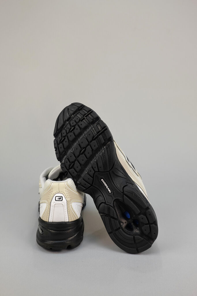 New Balance U7404OO