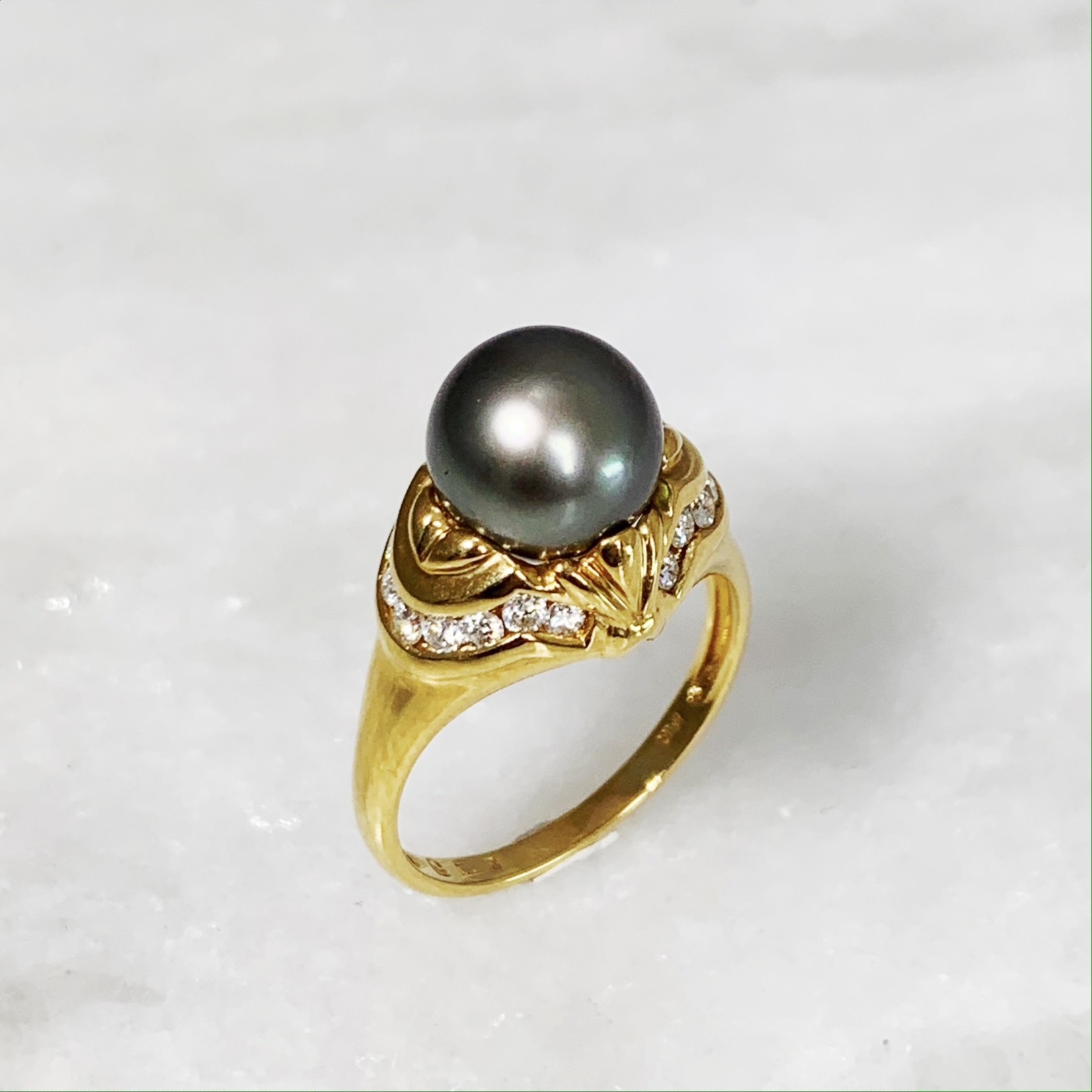 18K Yellow Gold Tahitian Pearl & Diamond Ring
