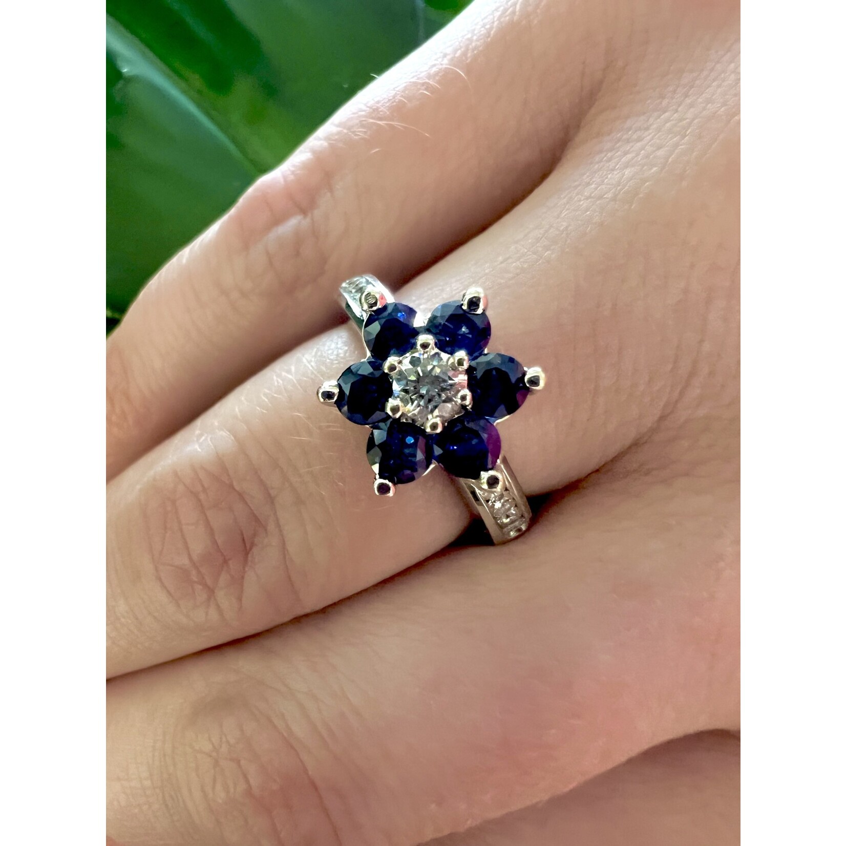 18K White Gold Sapphire 0.60ctw & Diamond 0.30ctw Cluster Ring