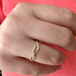 18K Yellow Gold Diamond Delicate Twist Band