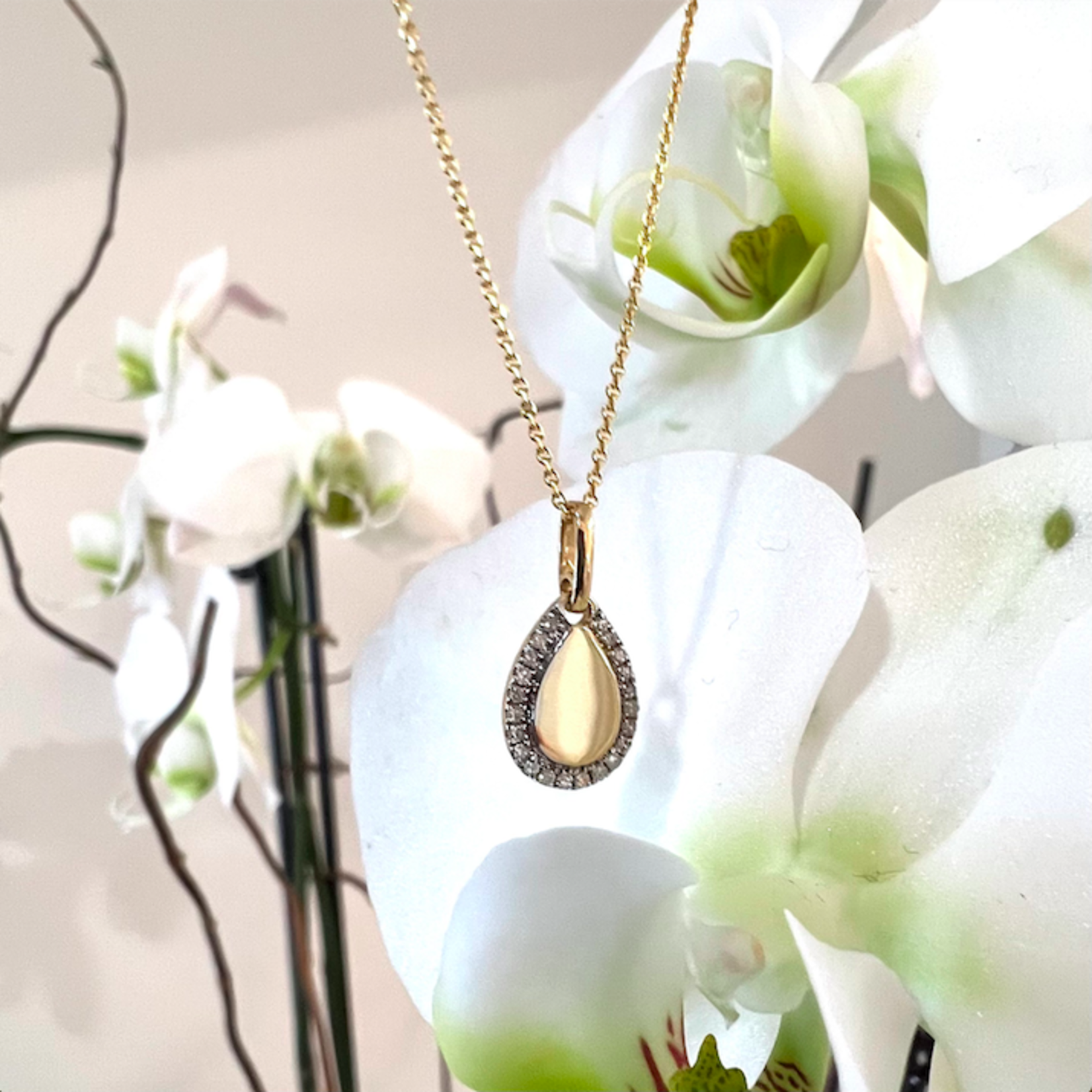 14K Yellow Gold Diamond Pear Shaped Engravable Pendant