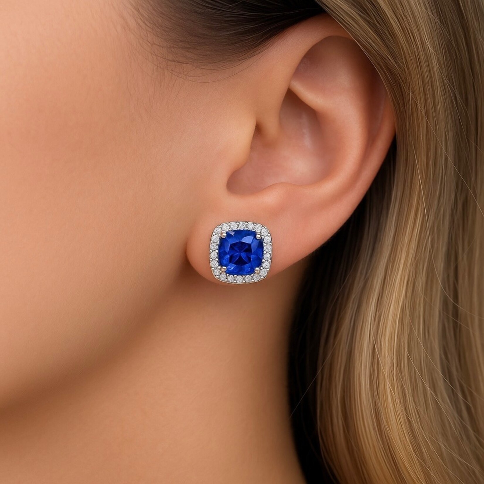 18K White Gold Tanzanite & Diamond Stud Earrings