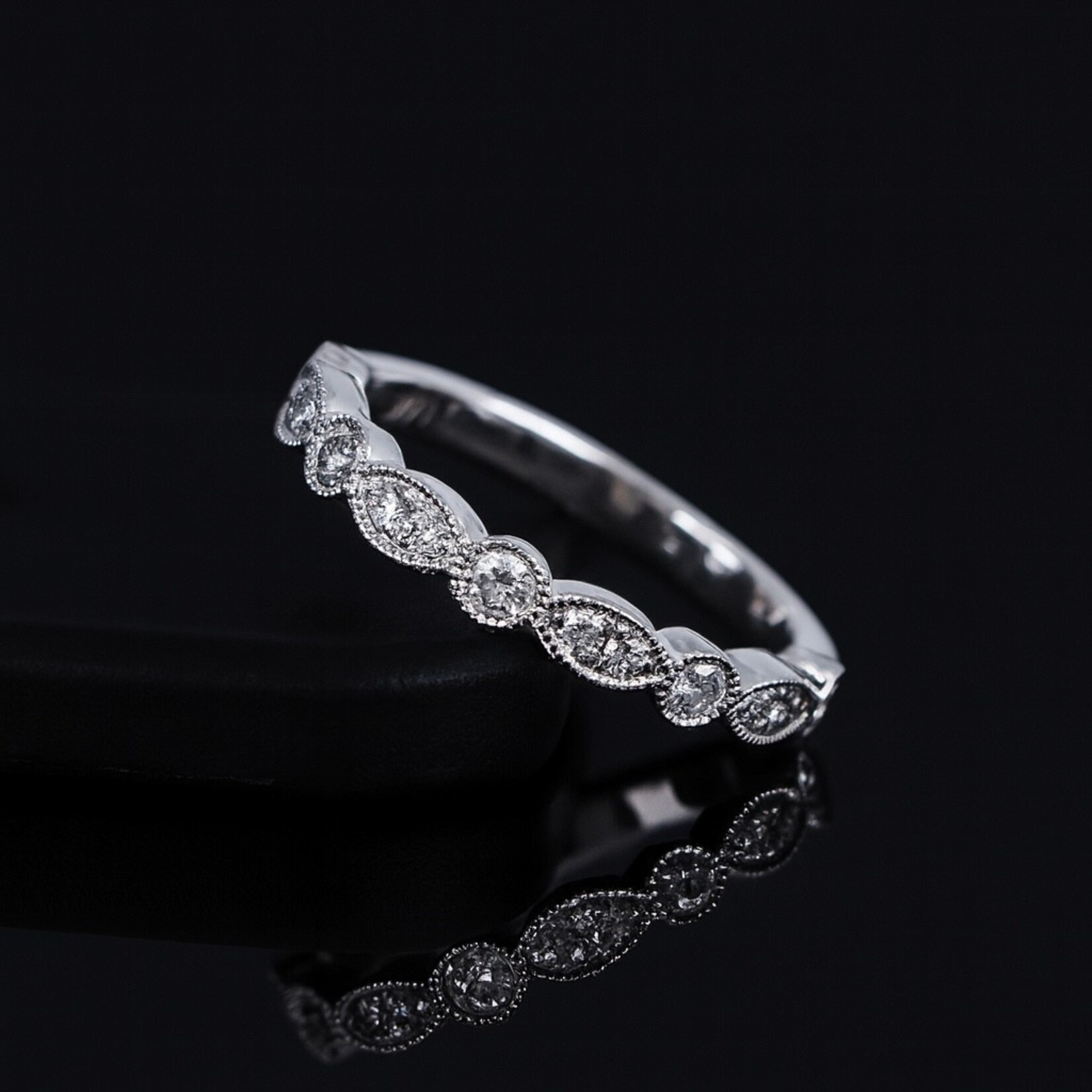 14K White Gold Diamond Vintage Style Band