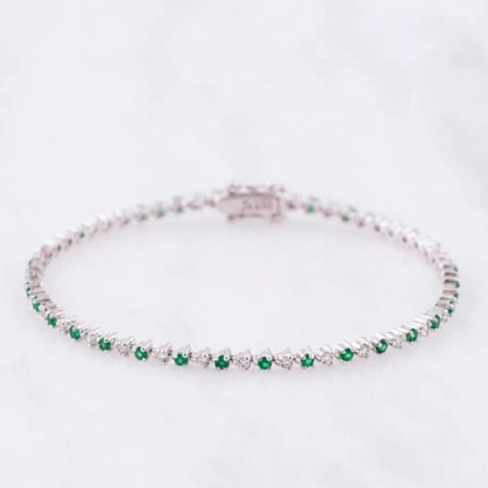 18K White Gold Emerald 0.80ctw & Diamond 0.95ctw Line Bracelet