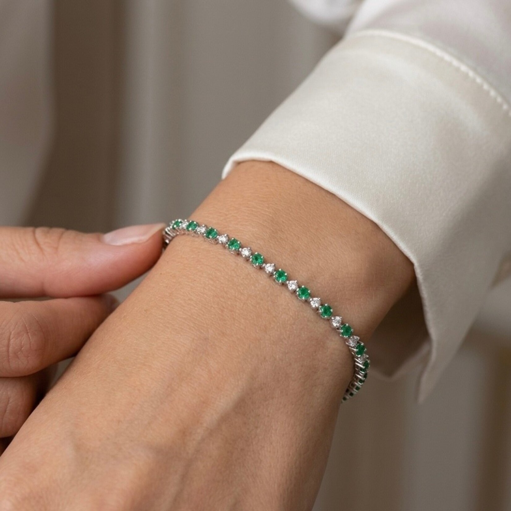 18K White Gold Emerald 0.80ctw & Diamond 0.95ctw Line Bracelet