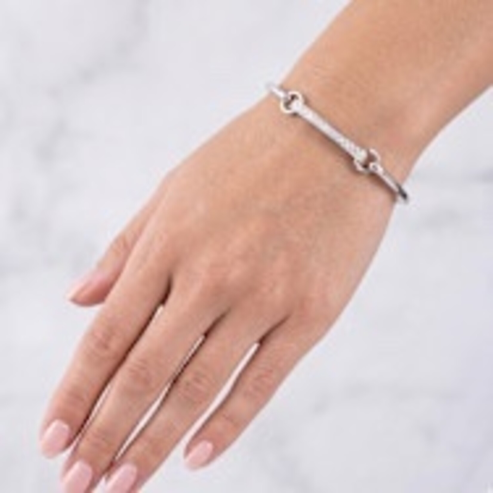 14K White Gold Diamond Engravable Bar Bangle