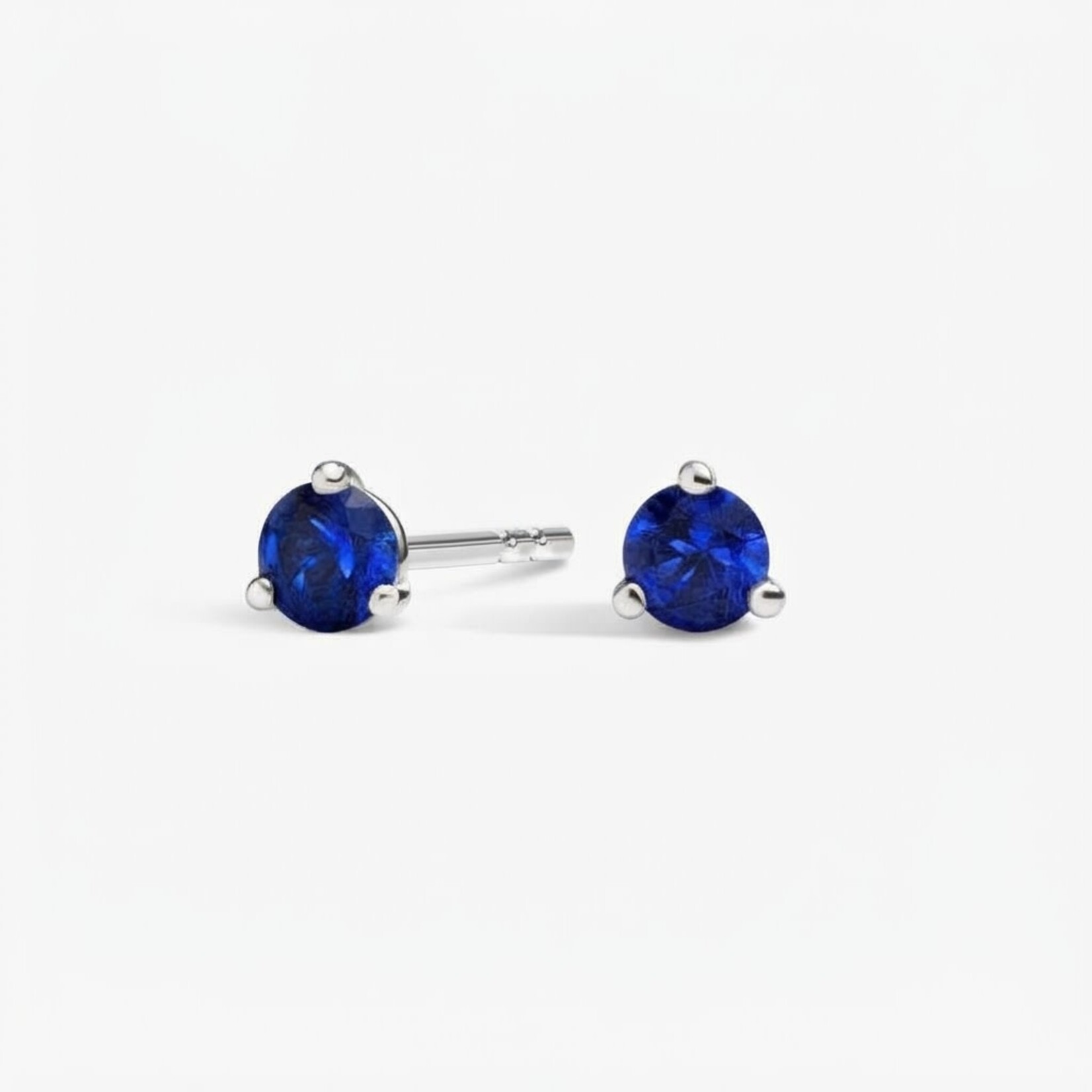 14K White Gold 1/2 Carat Blue Sapphire Stud Earrings