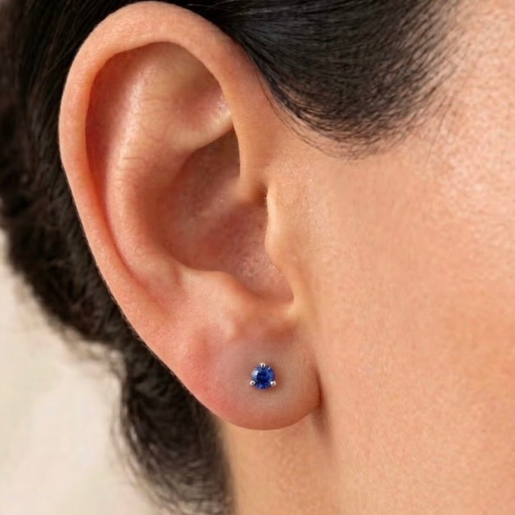 14K White Gold 1/2 Carat Blue Sapphire Stud Earrings