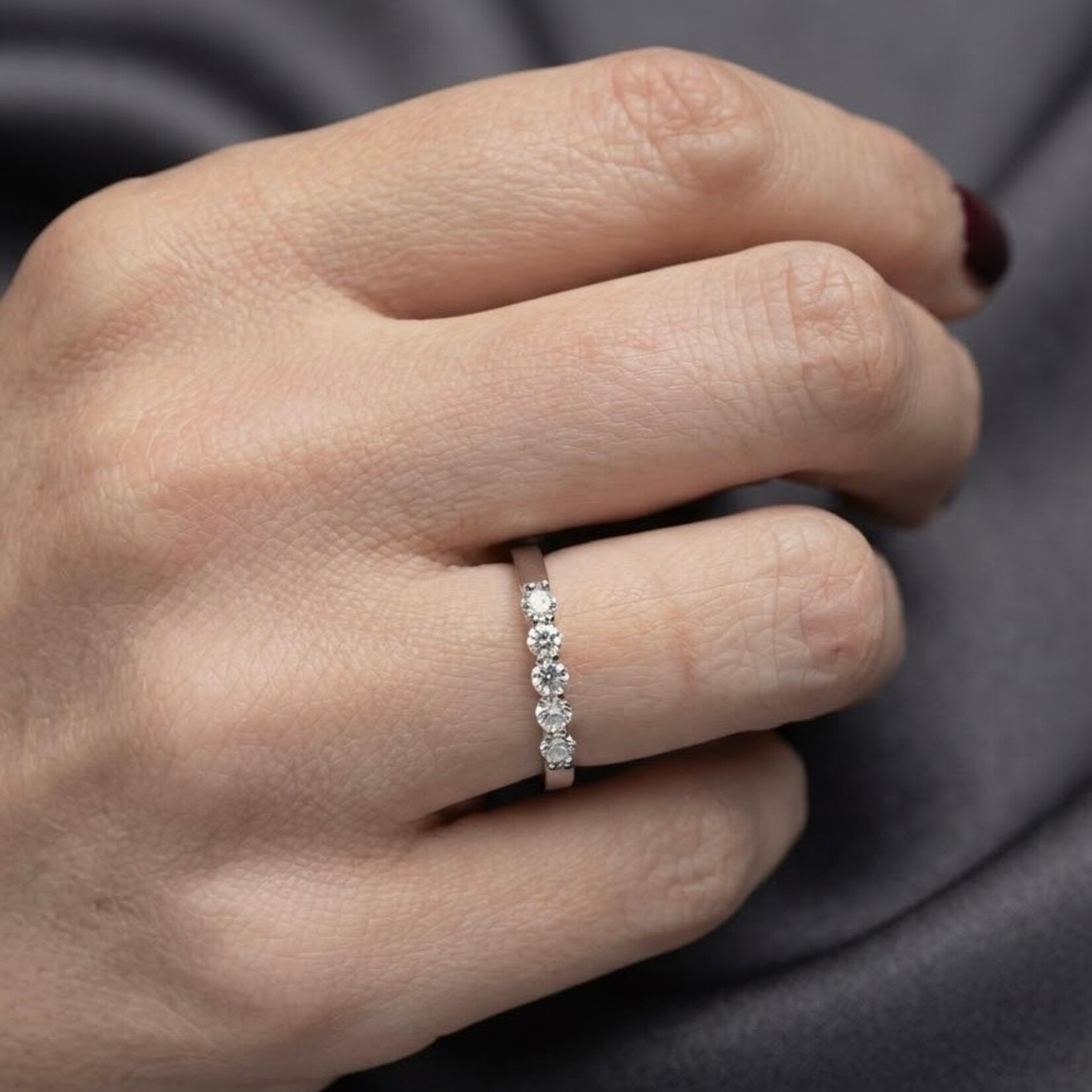 18K White Gold 1/4 Carat Diamond Band