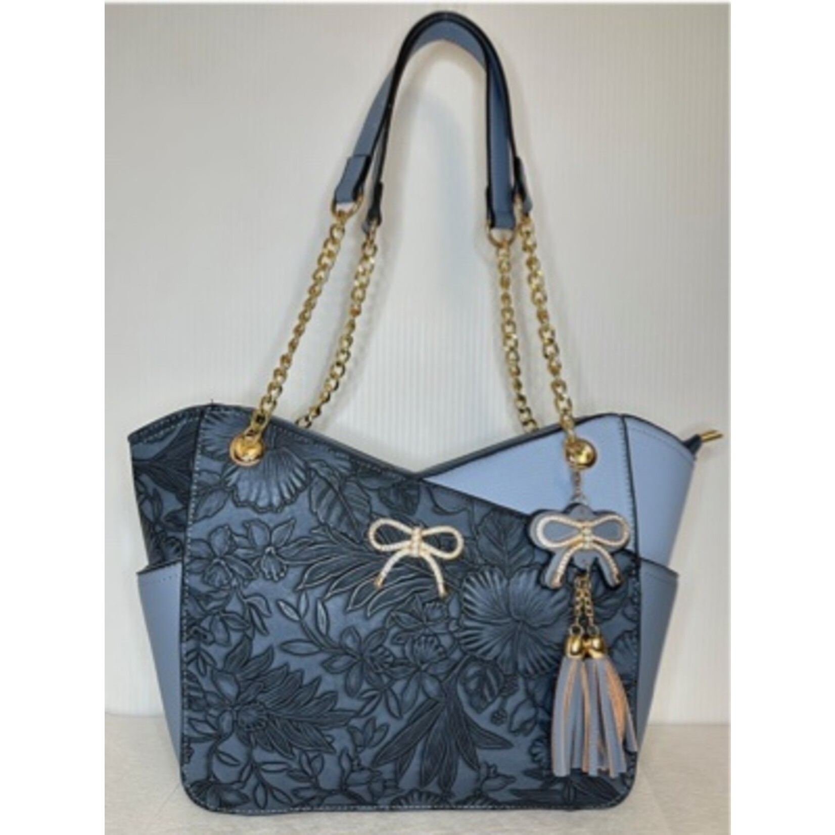 temptation Small 2 tone tote w/bow on front and extra strap for crossbody