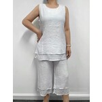 Cotton/polyester blend elastic waist capri pant with pockets