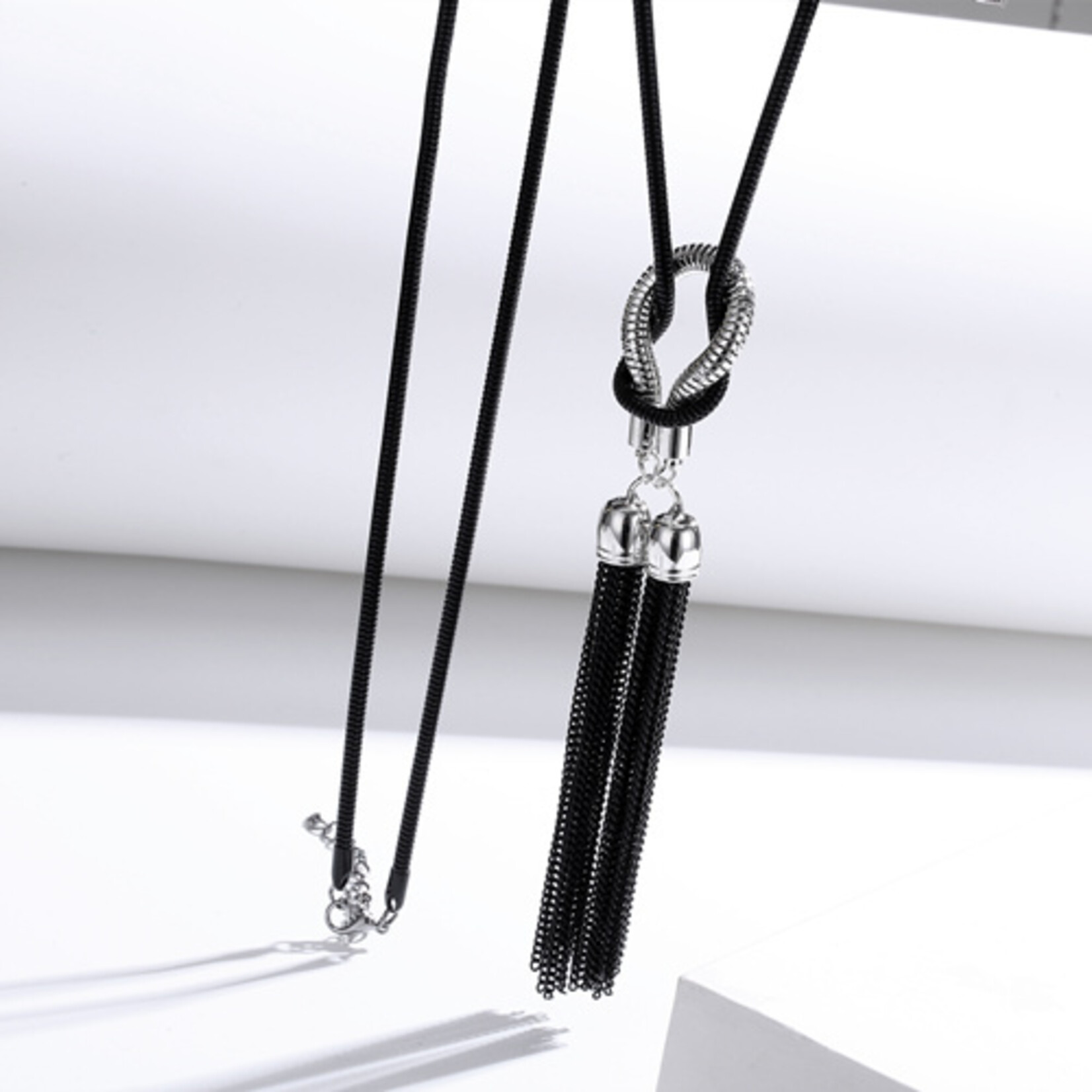 fashion jewelry Fashion jewelry rope style chain with dangly chains, neck;ace