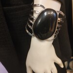 Picabo Bracelet with black stone and spring closure