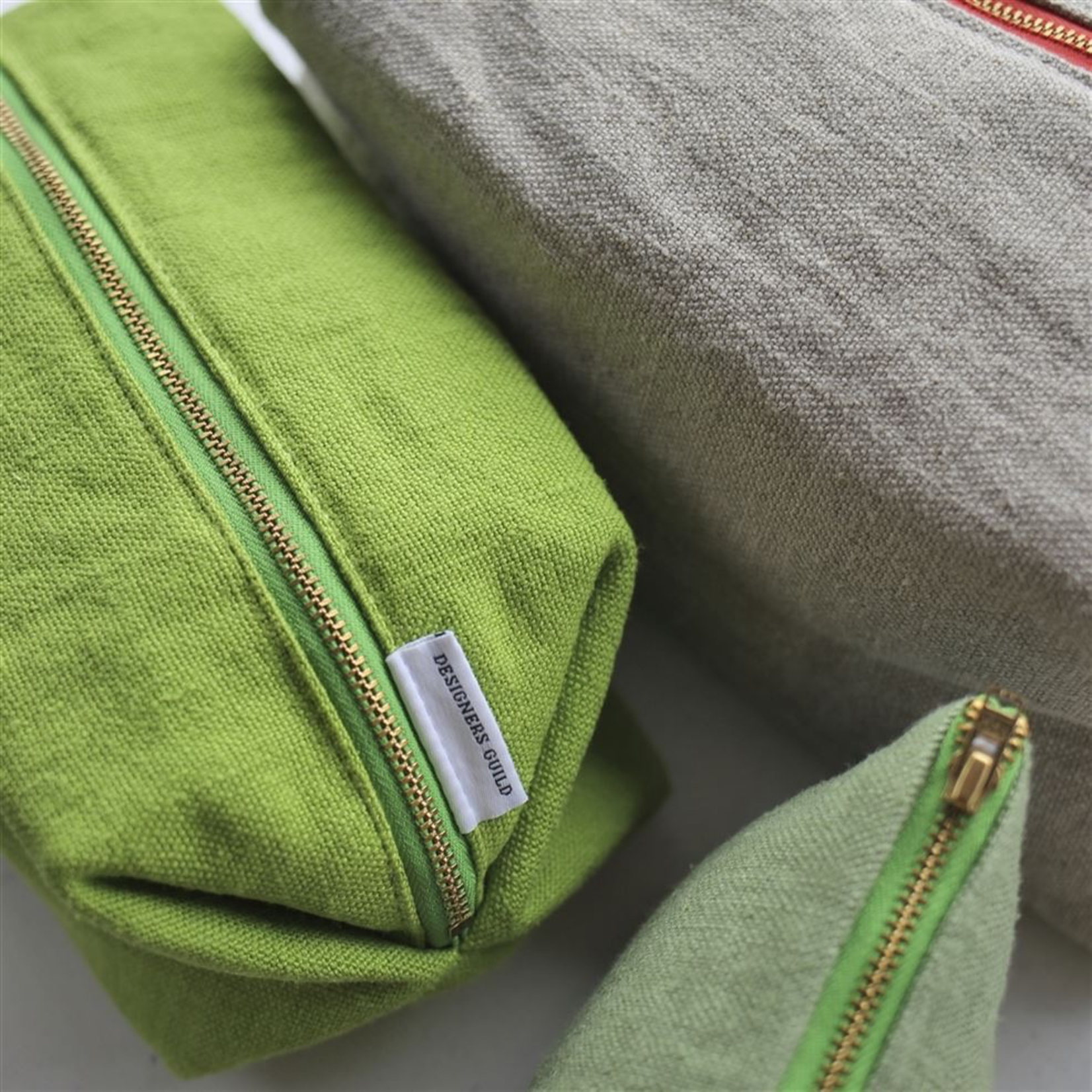 Designer's Guild Brera Lino Leaf Medium Washbag