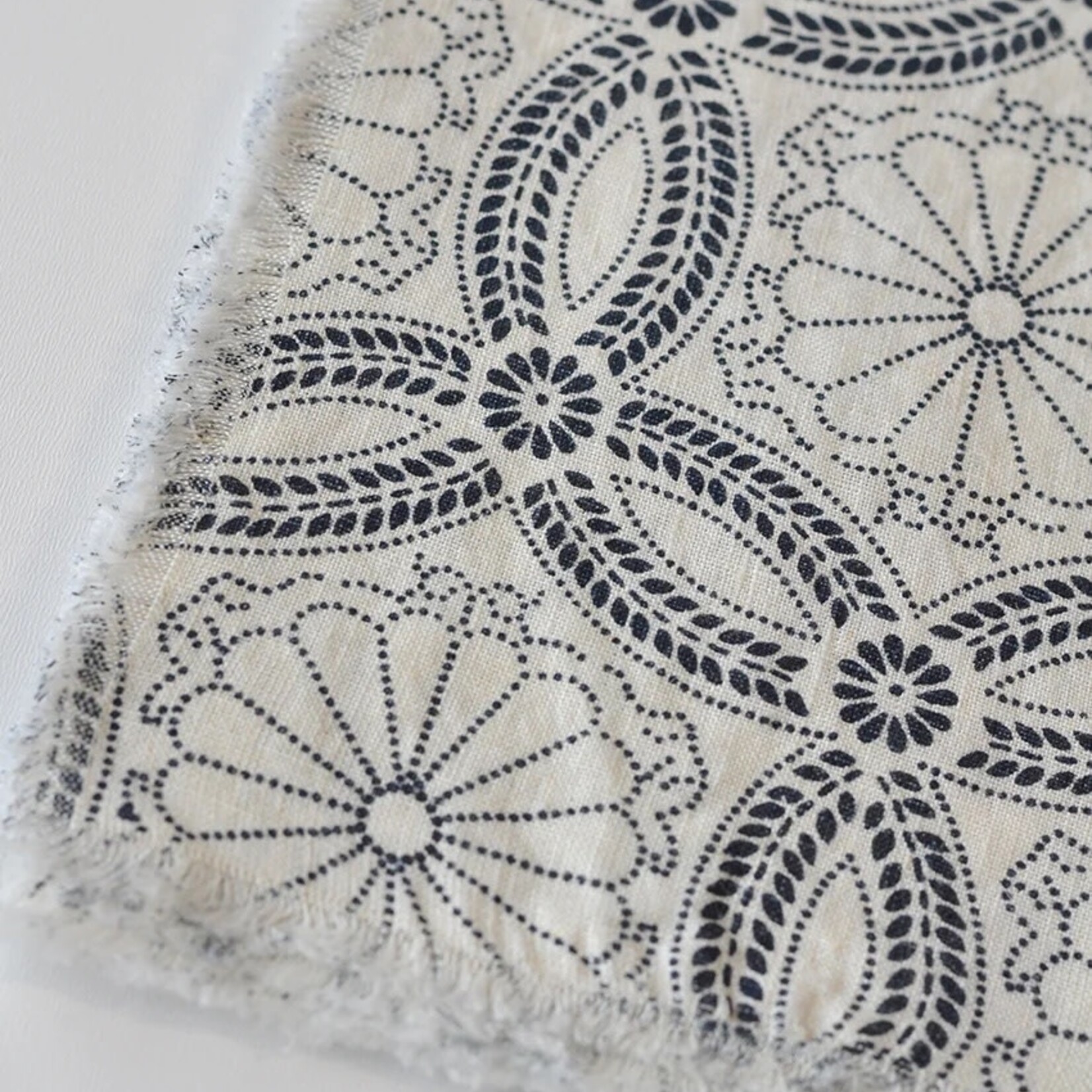 Linen Way Pippa White with Blue Patterned Napkins Set of 4