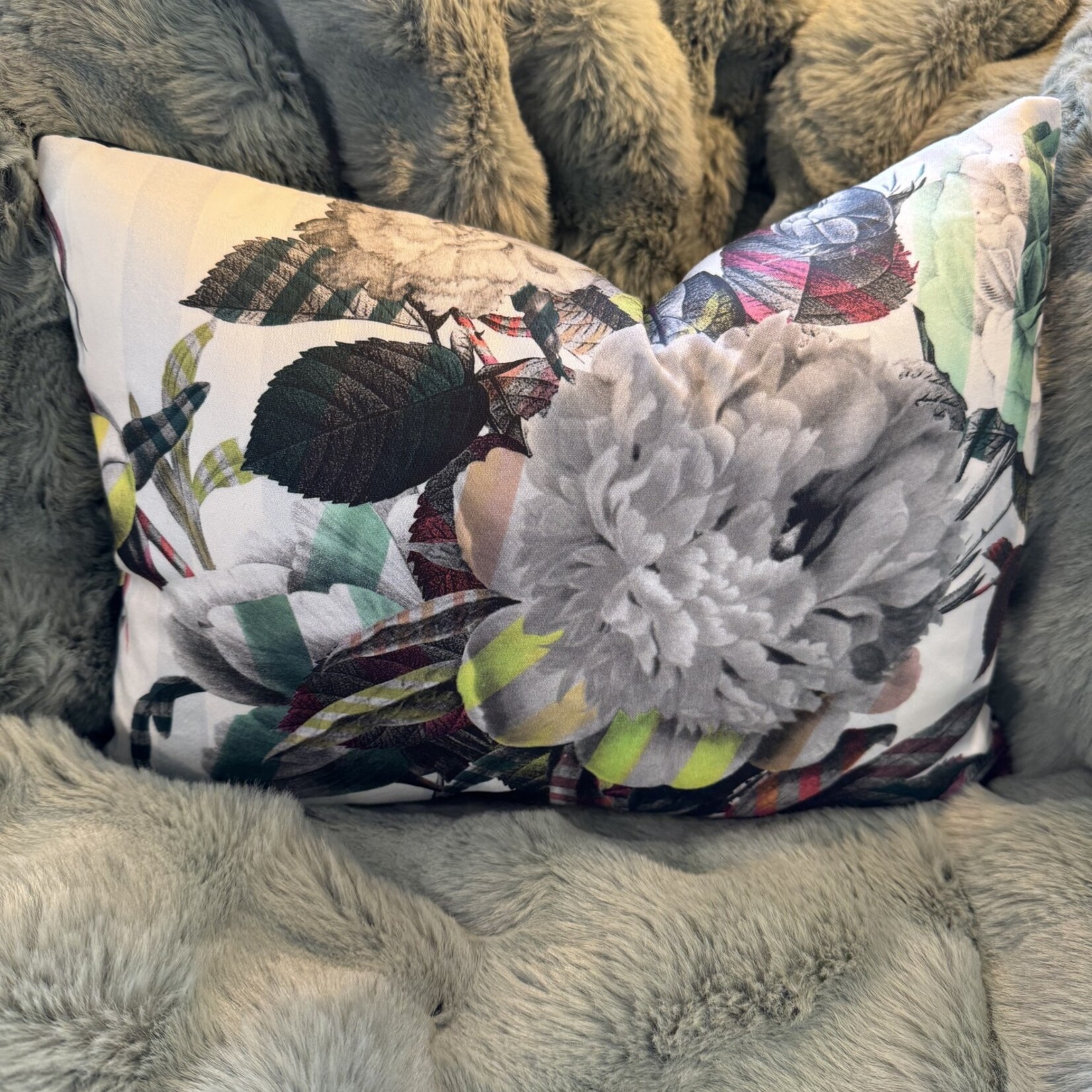 CL Peony Chronicals Bespoke Lumbar 12"x16" & Feather Filler