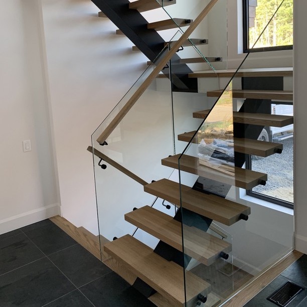 Limon central en acier peint Le Marché Du Bois inc. Limon central en acier peint Le Marché Du Bois inc.