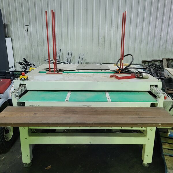 Rainureuse pour plancher d'ingénierie