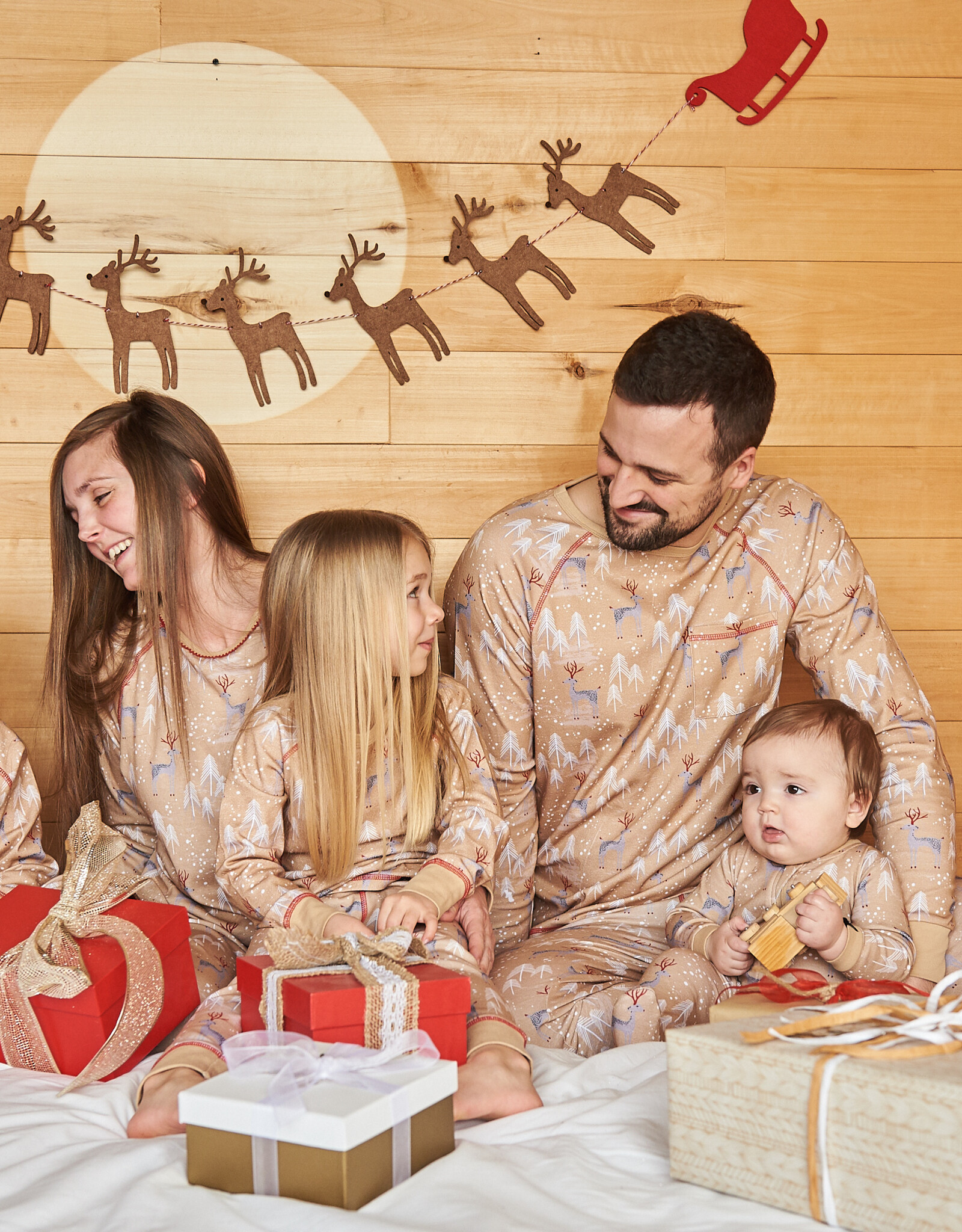 Deux Par Deux Womens Christmas Deer Two Piece Pajama Set (Long Sleeve Top & Pants)