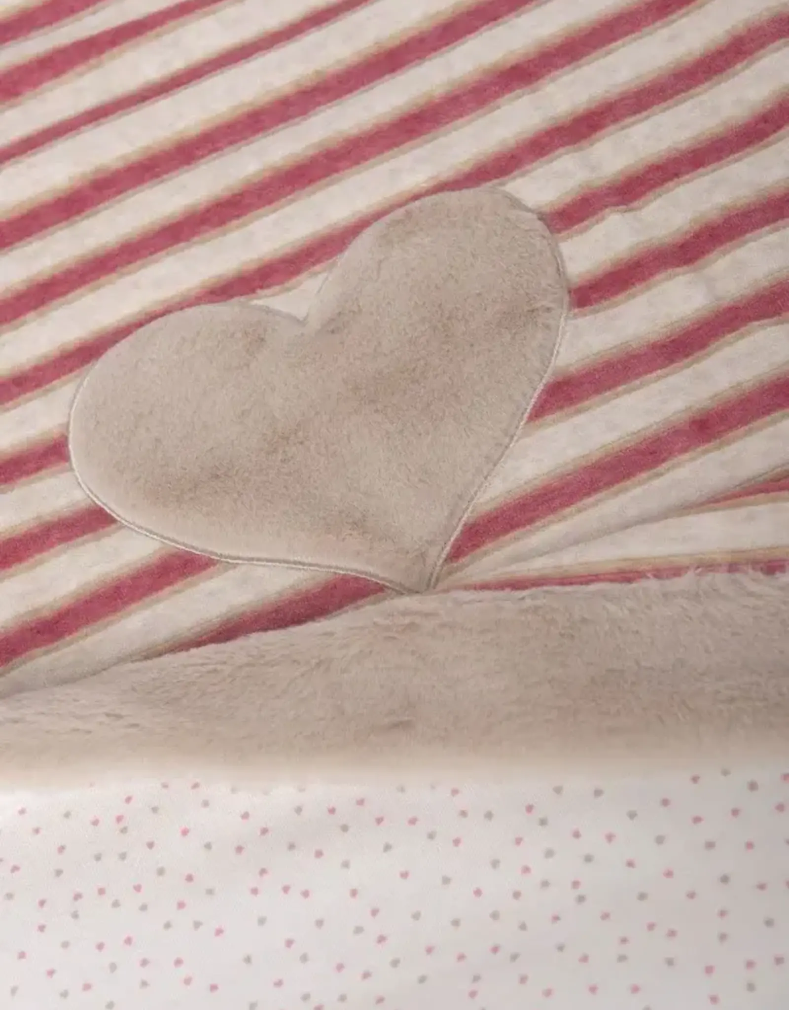 Mayoral Heart Velour Blanket